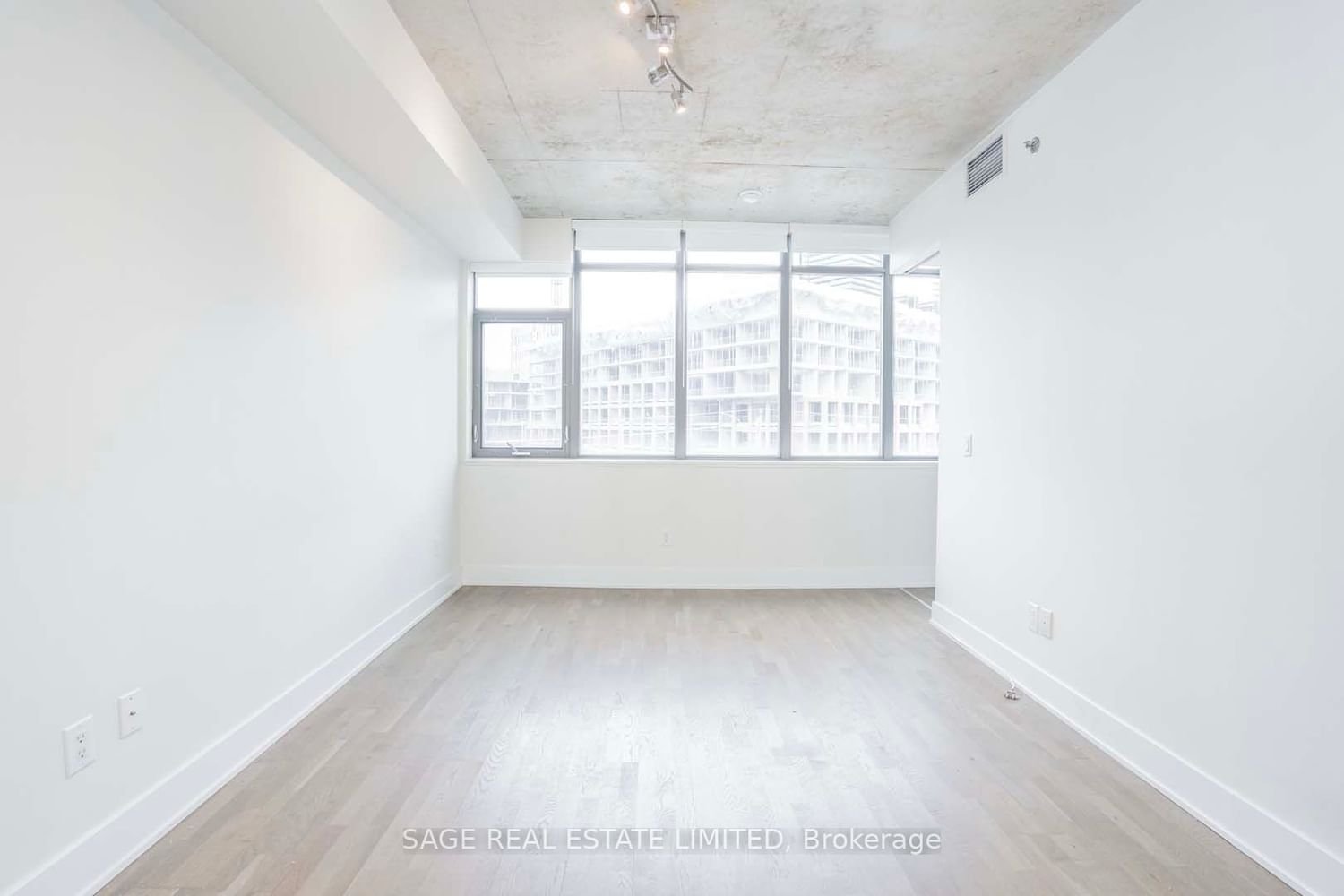 90 Trinity St, unit 305 for rent - image #8