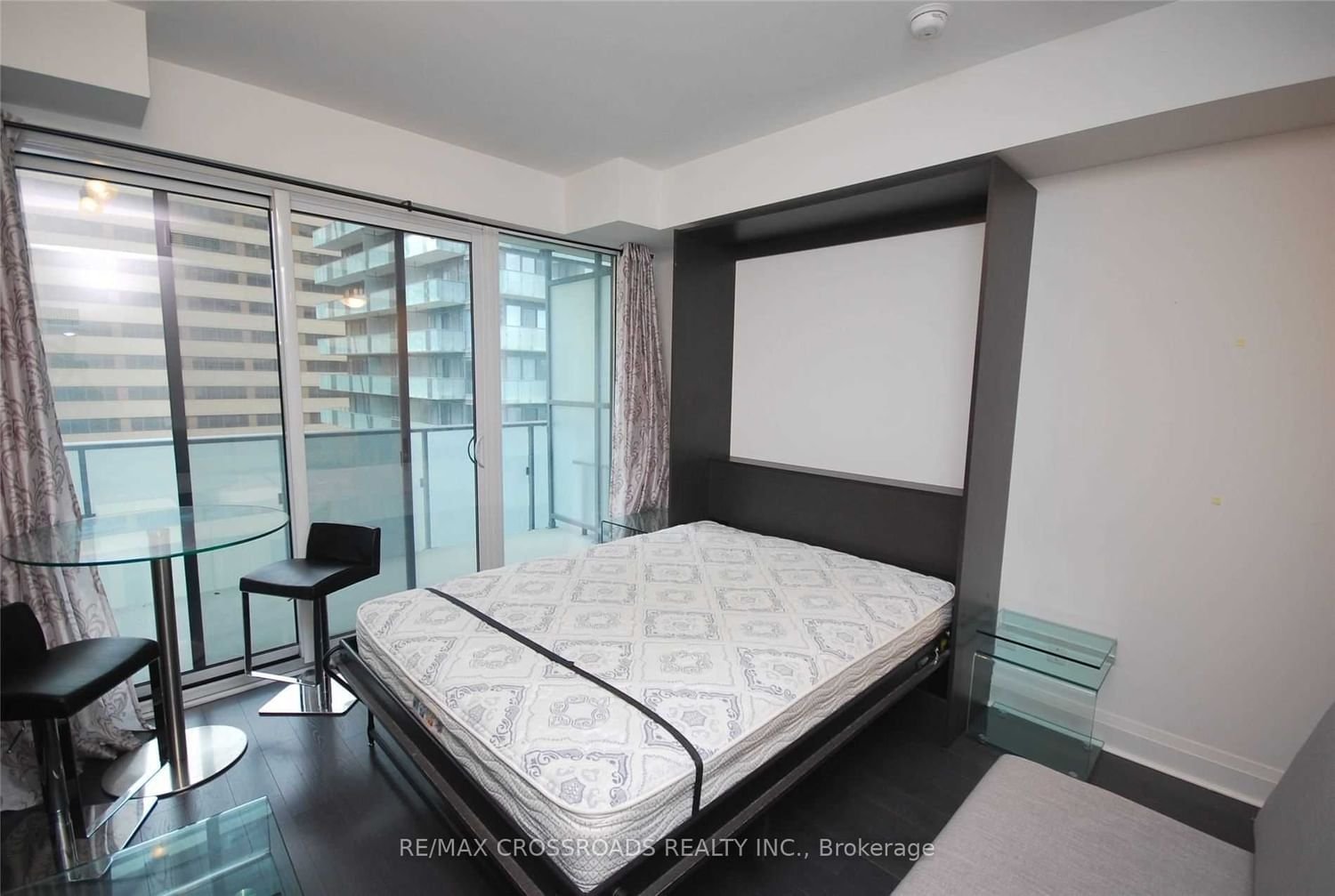 65 St Mary St, unit 710 for sale - image #5