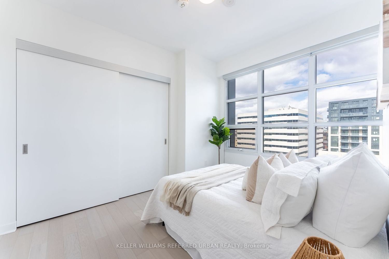 501 Adelaide St W, unit 1210 for sale - image #3
