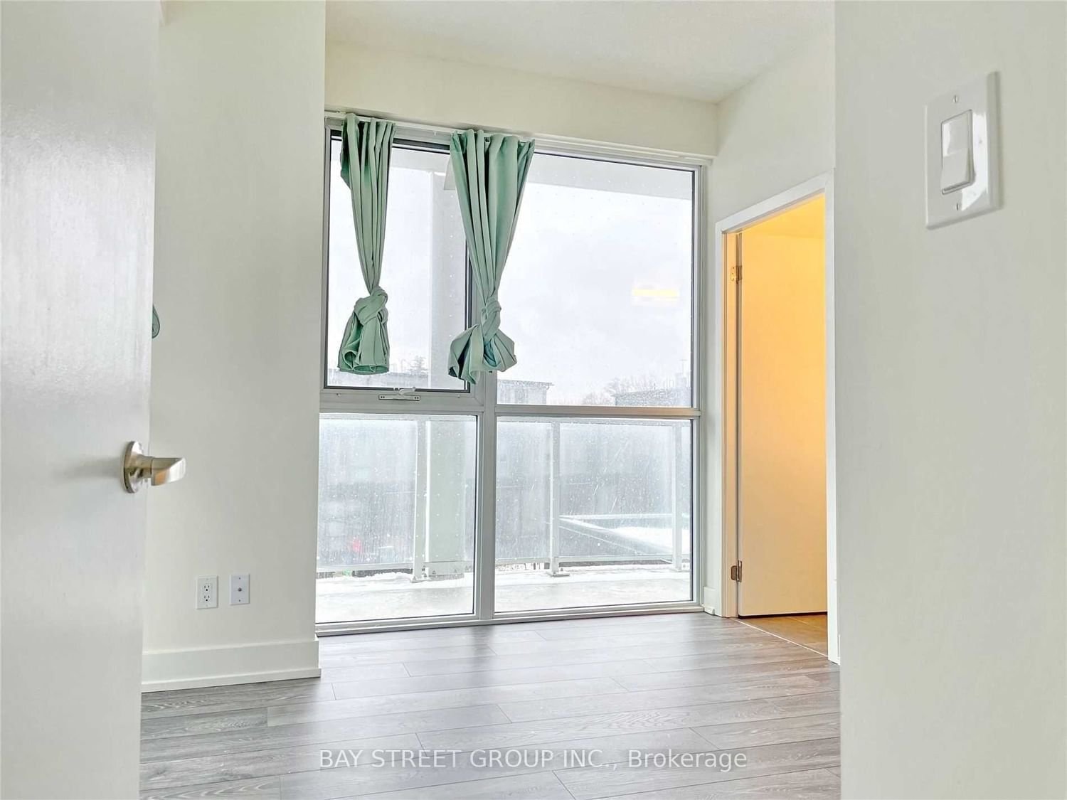 180 Fairview Mall Dr, unit 206 for rent - image #8
