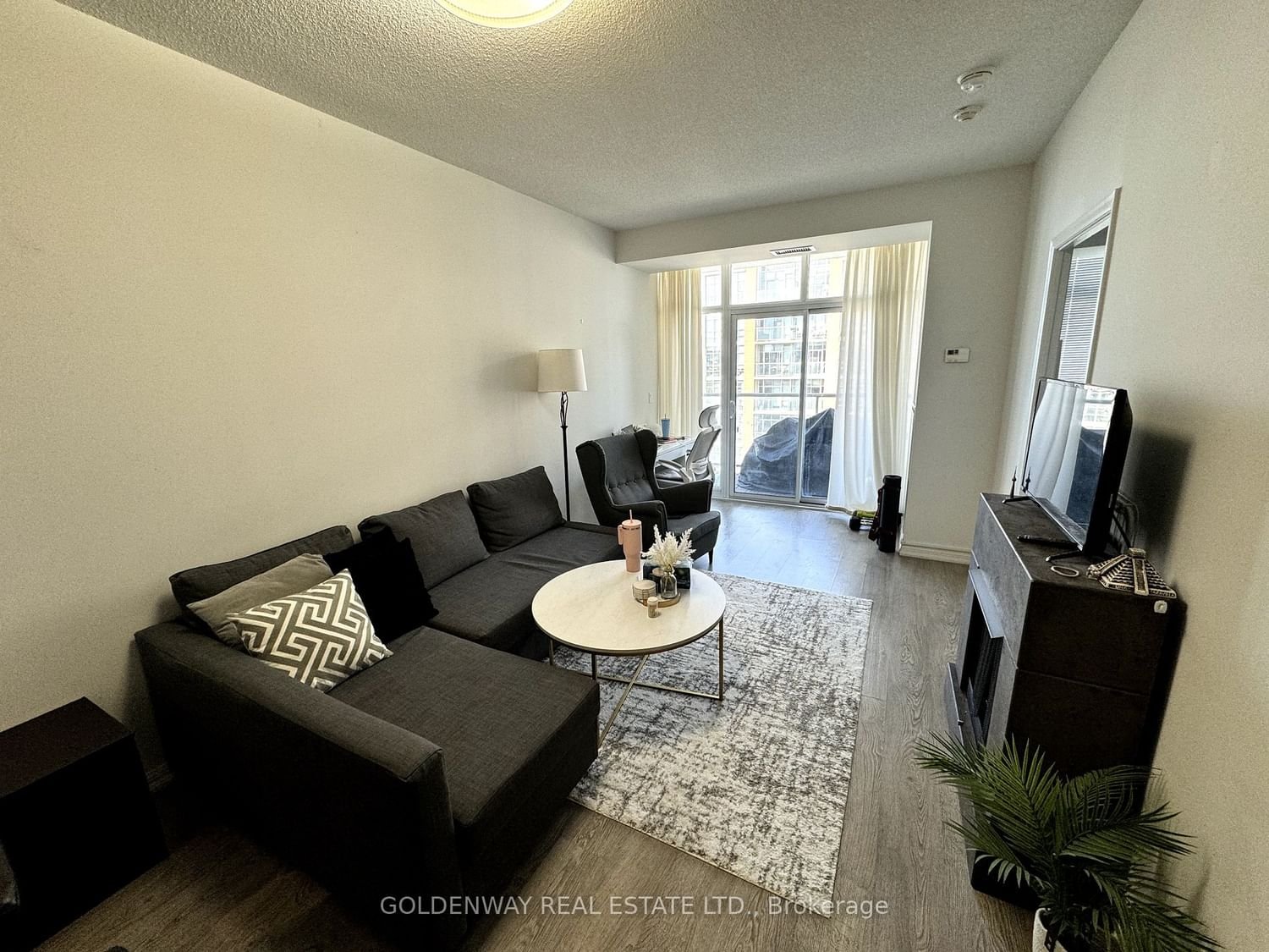 75 East Liberty St, unit 2107 for rent - image #3