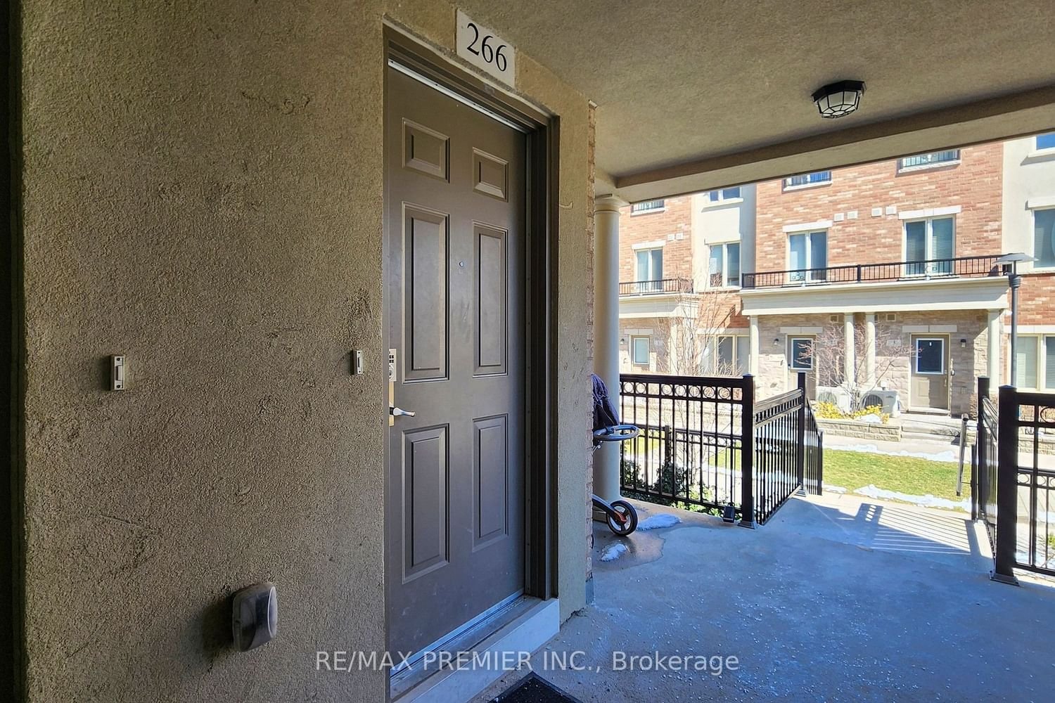 19 Coneflower Cres, unit 266 for sale - image #7
