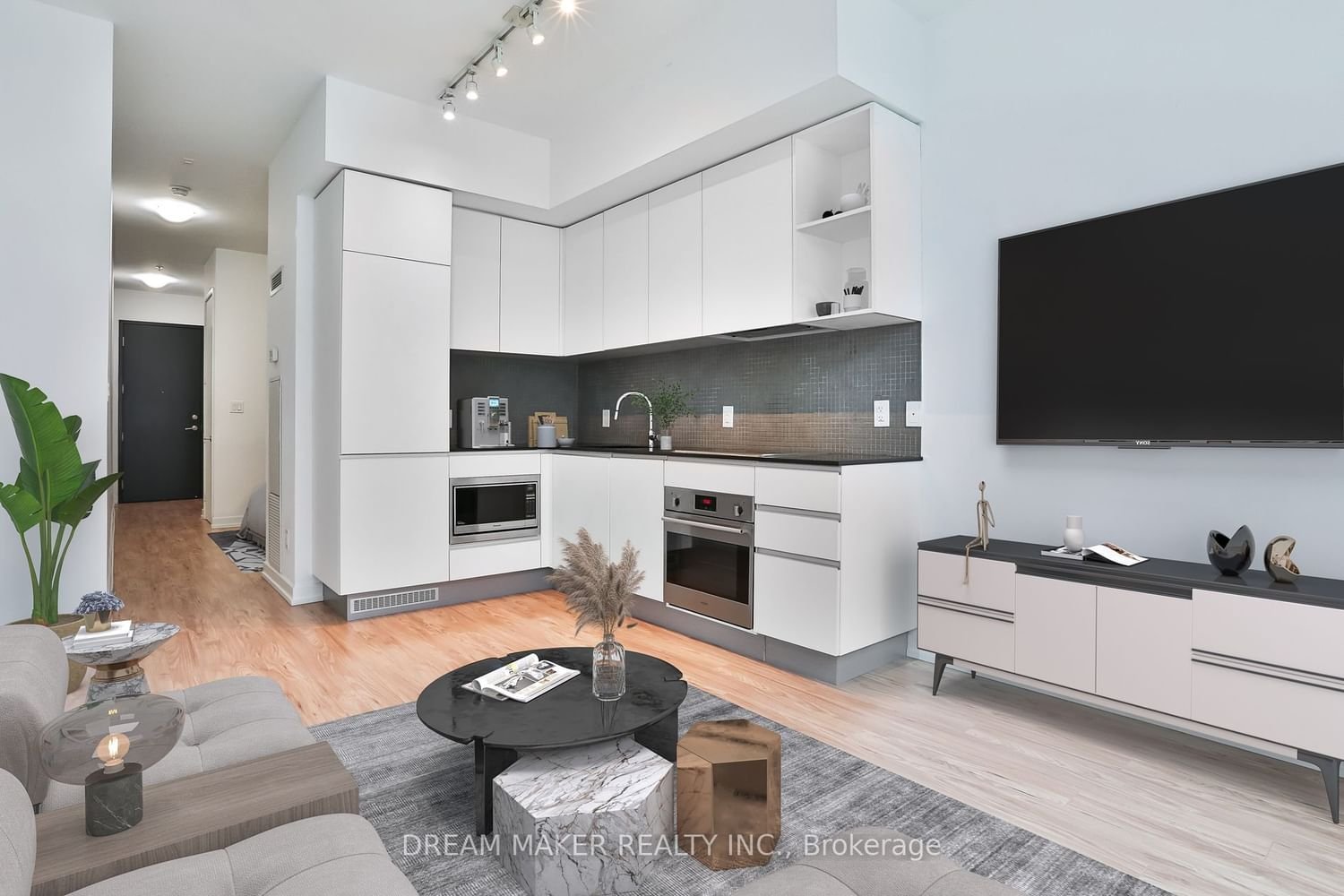 377 Madison Ave, unit 114 for rent - image #1