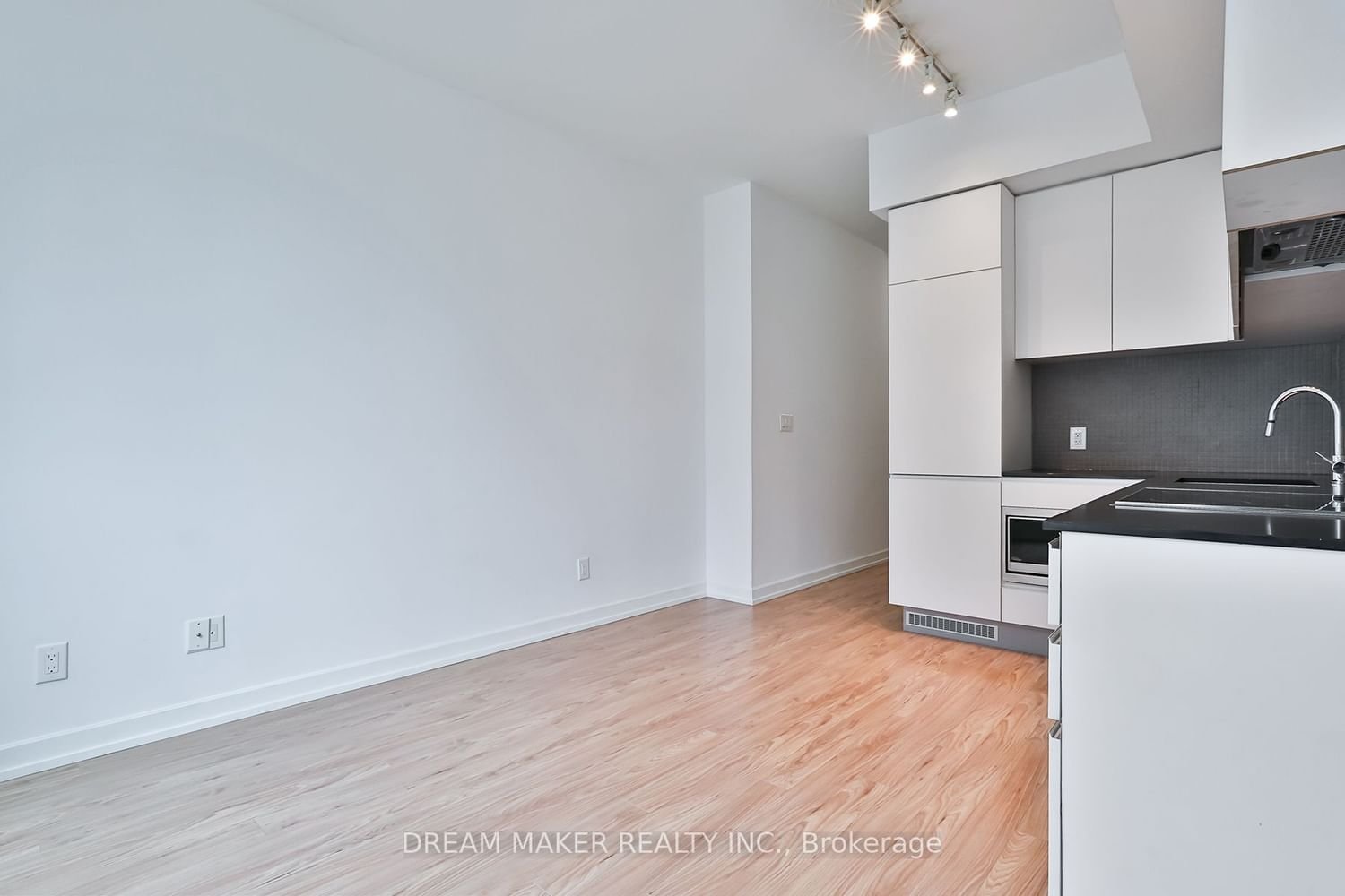 377 Madison Ave, unit 114 for rent - image #16