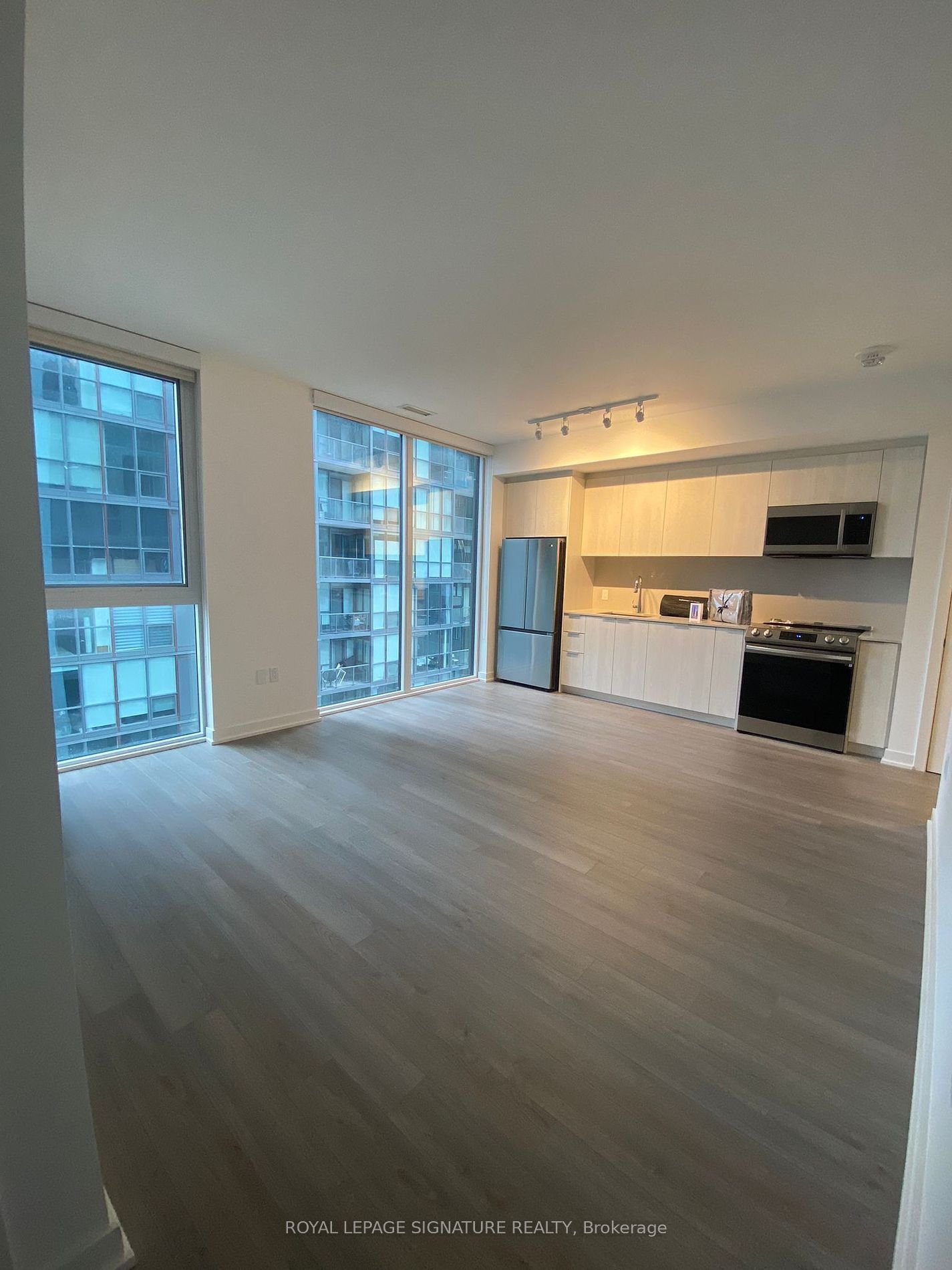 357 King St W, unit 1708 for rent - image #3