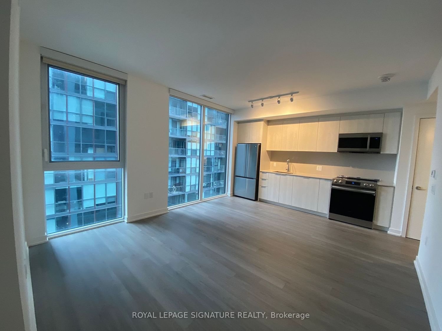 357 King St W, unit 1708 for rent - image #4
