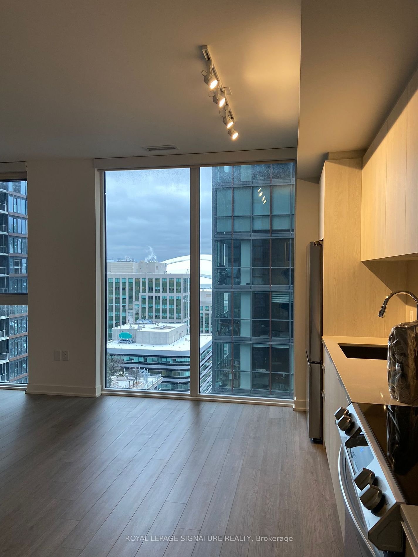 357 King St W, unit 1708 for rent - image #5