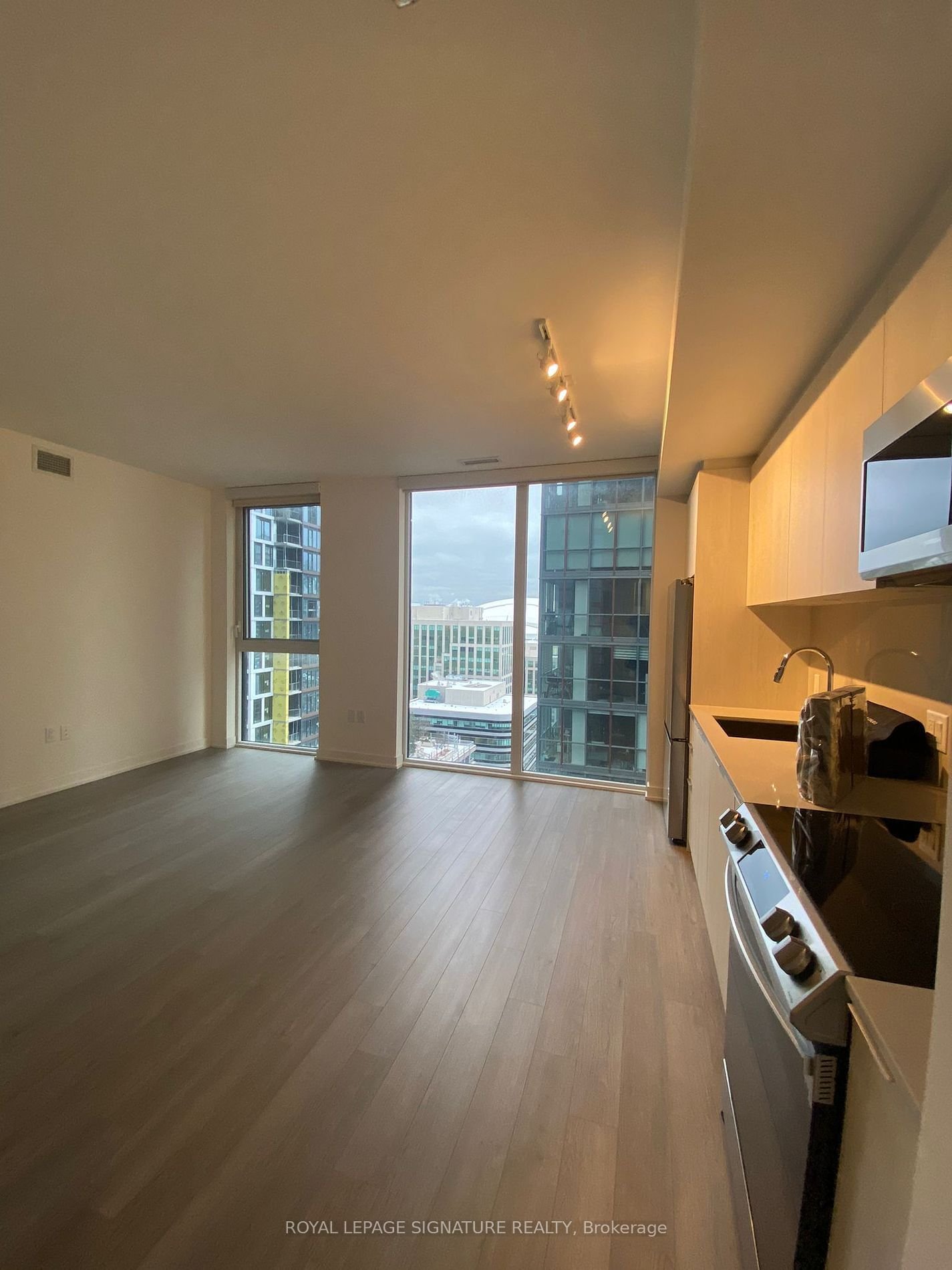 357 King St W, unit 1708 for rent - image #6