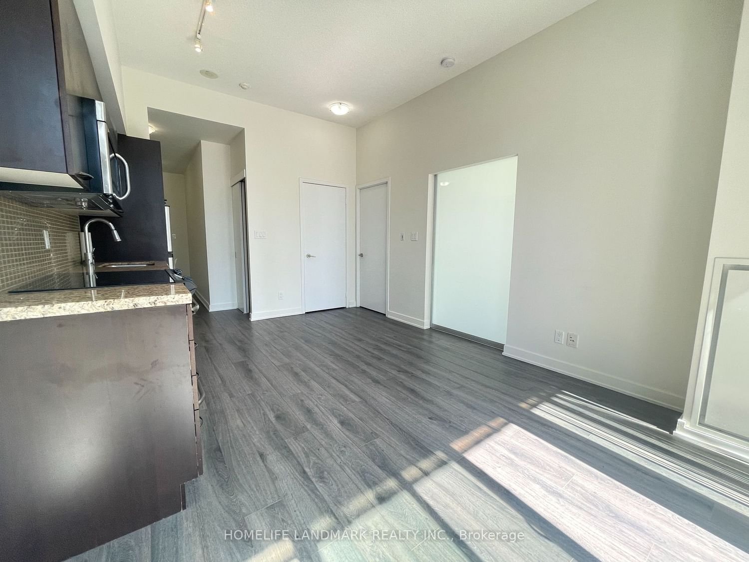 126 Simcoe St, unit 2201 for rent - image #4