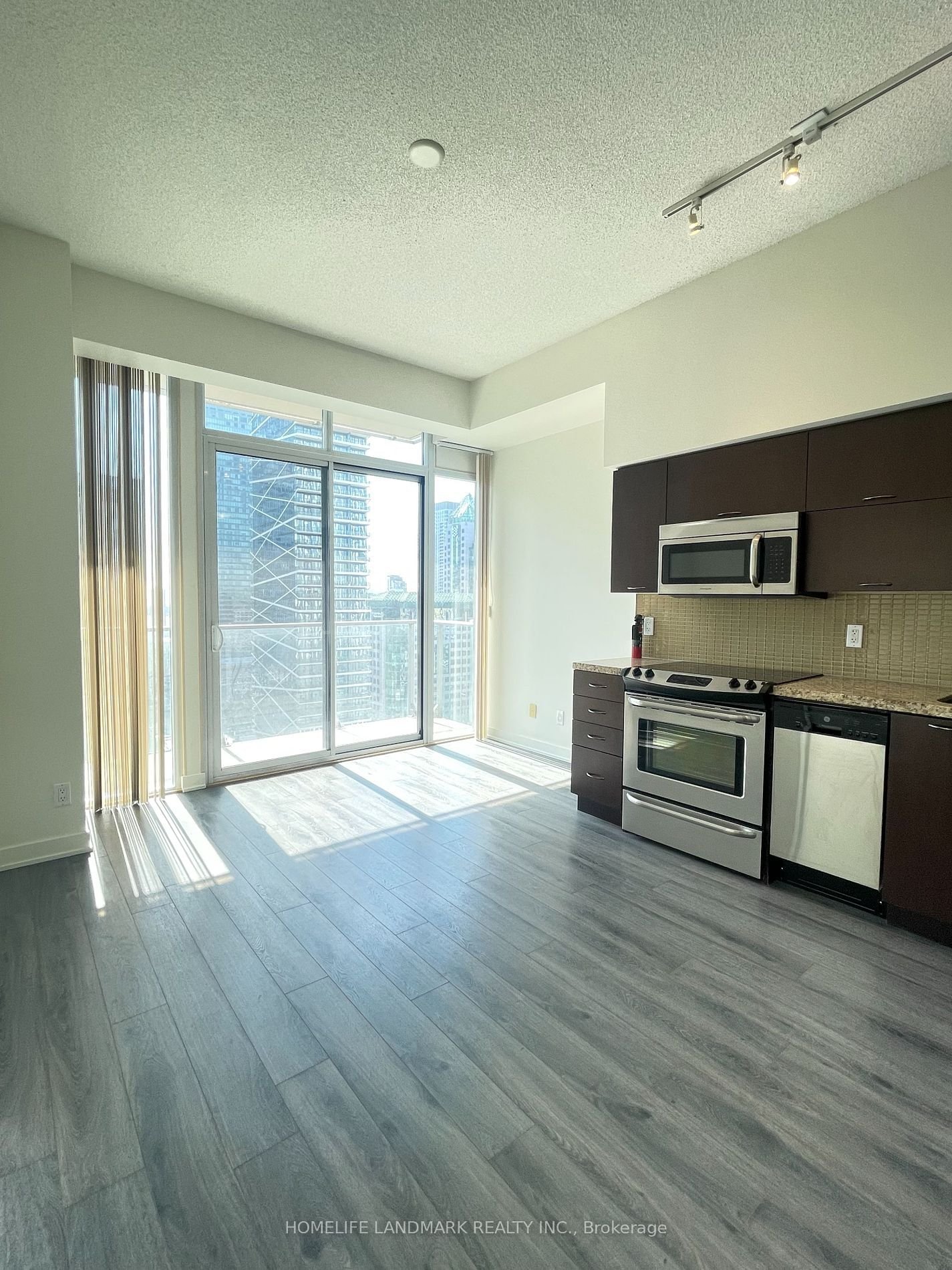 126 Simcoe St, unit 2201 for rent - image #6