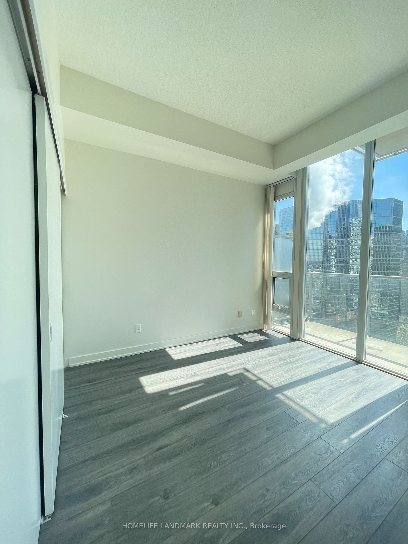 126 Simcoe St, unit 2201 for rent - image #7