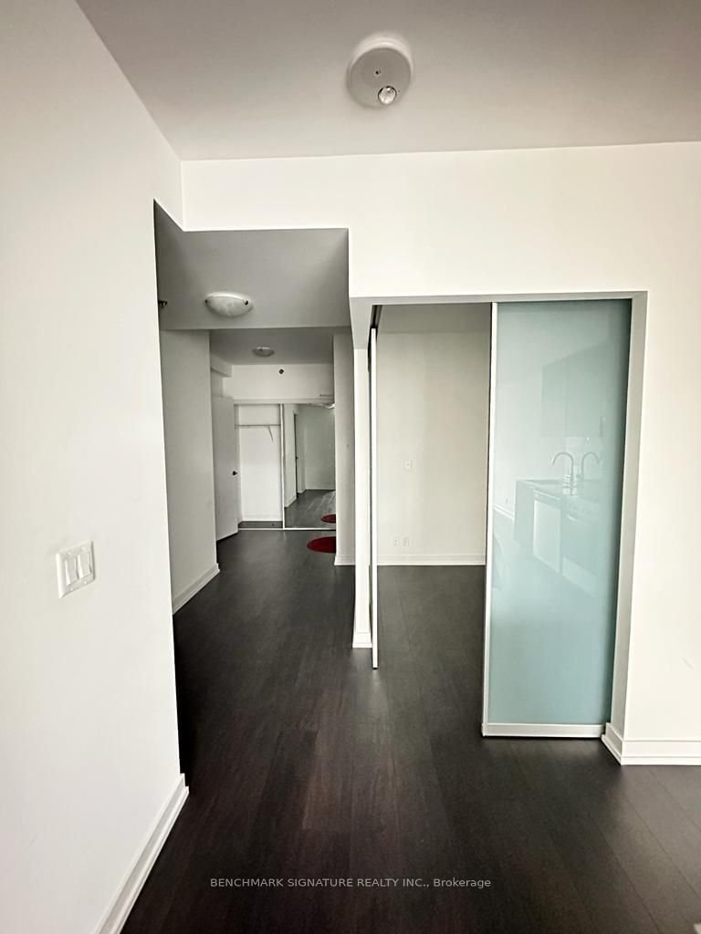 203 College St, unit 506 for rent - image #7