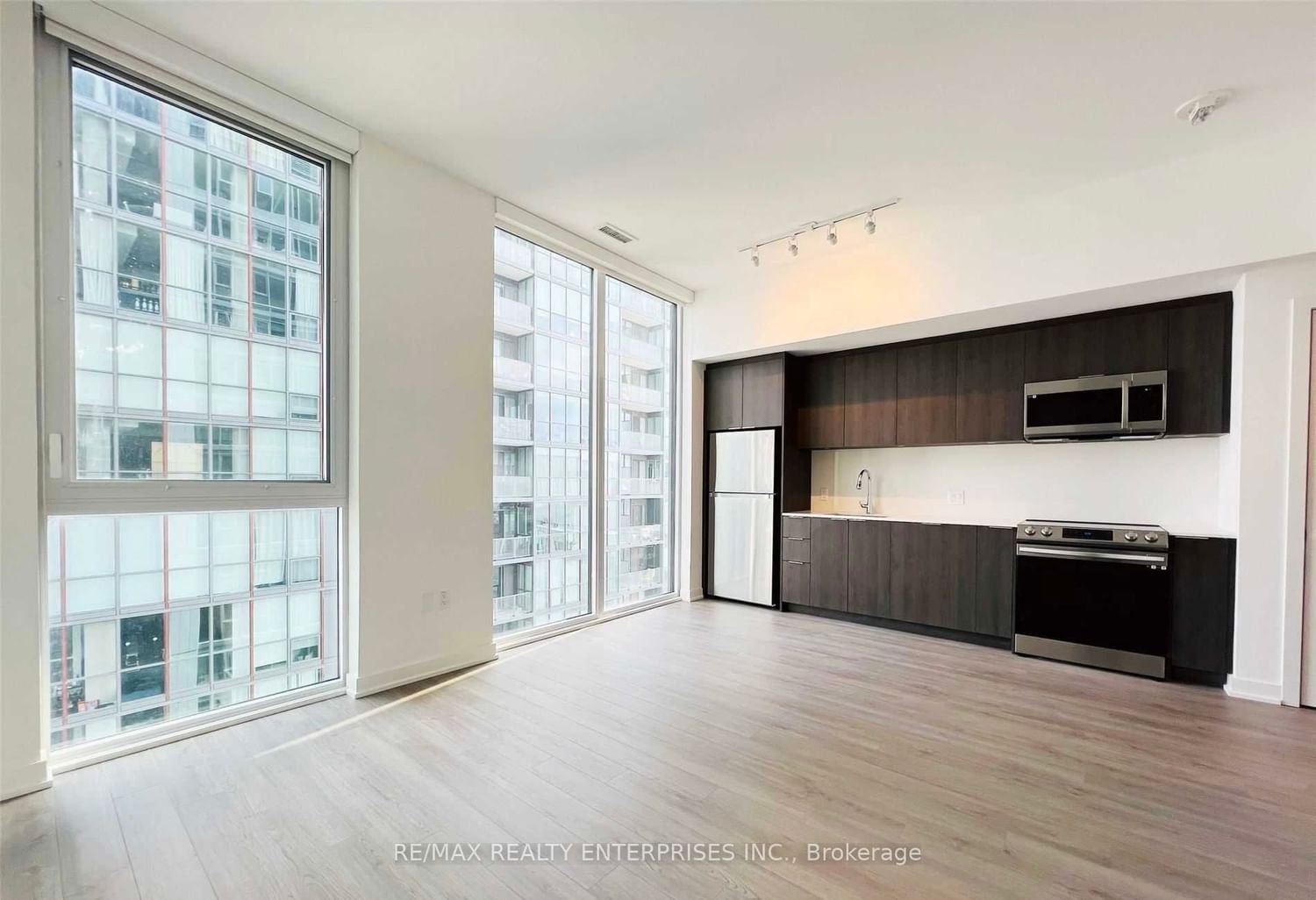 357 King St W, unit 3003 for rent - image #4