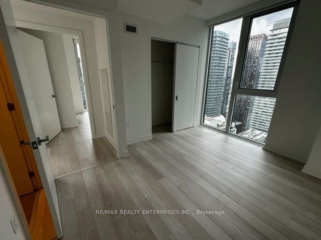 357 King St W, unit 3003 for rent - image #9