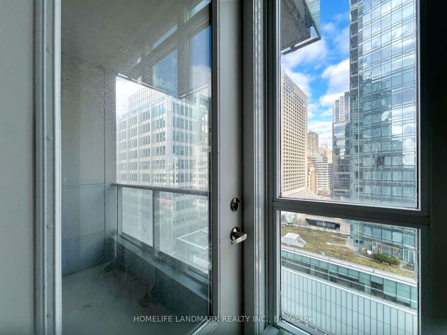 126 Simcoe St, unit 1208 for rent - image #14
