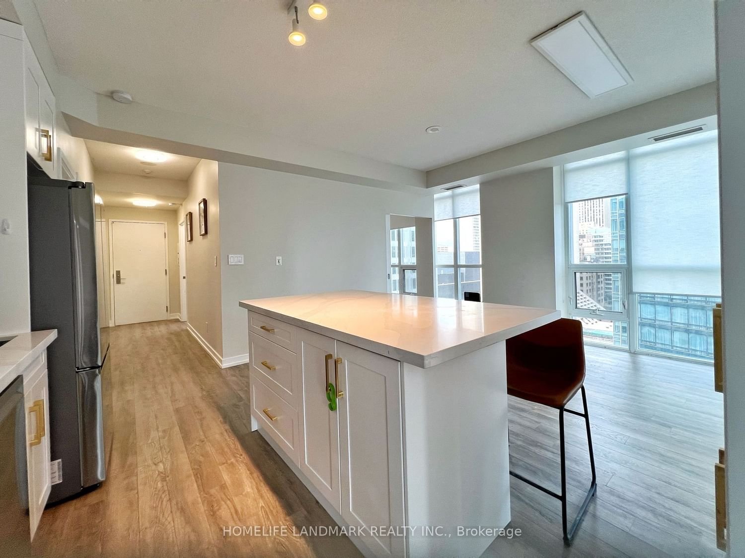 126 Simcoe St, unit 1208 for rent - image #4