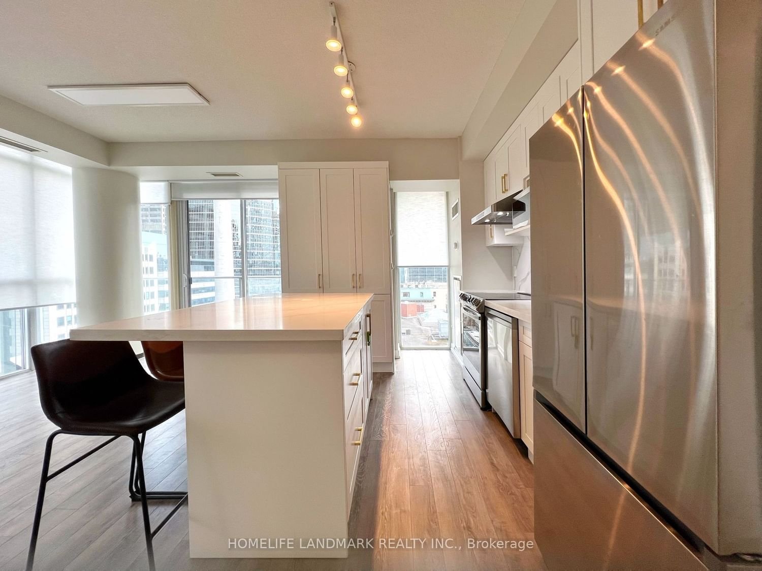 126 Simcoe St, unit 1208 for rent - image #6