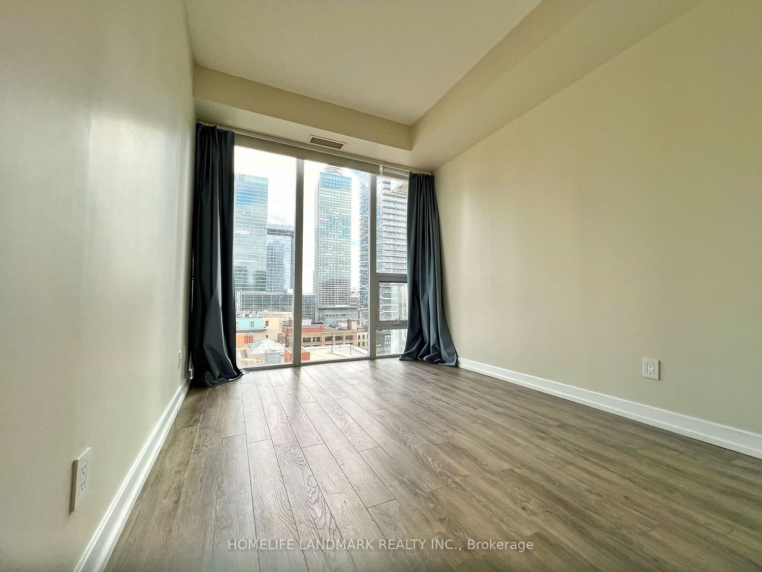 126 Simcoe St, unit 1208 for rent - image #8