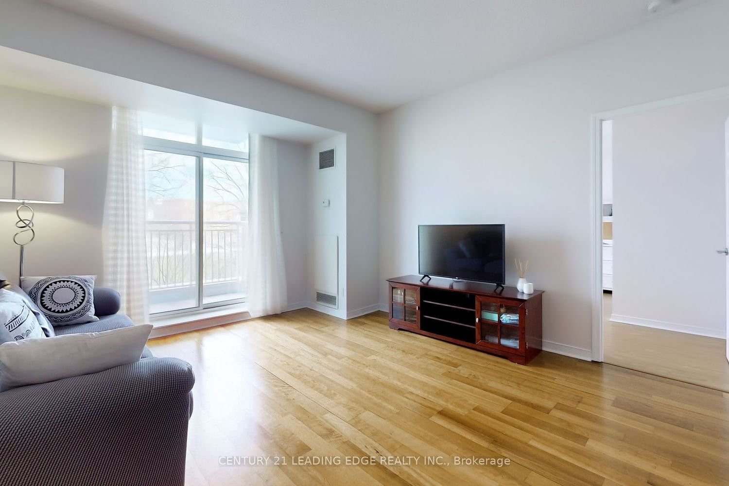 485 Rosewell Ave, unit 212 for sale - image #6