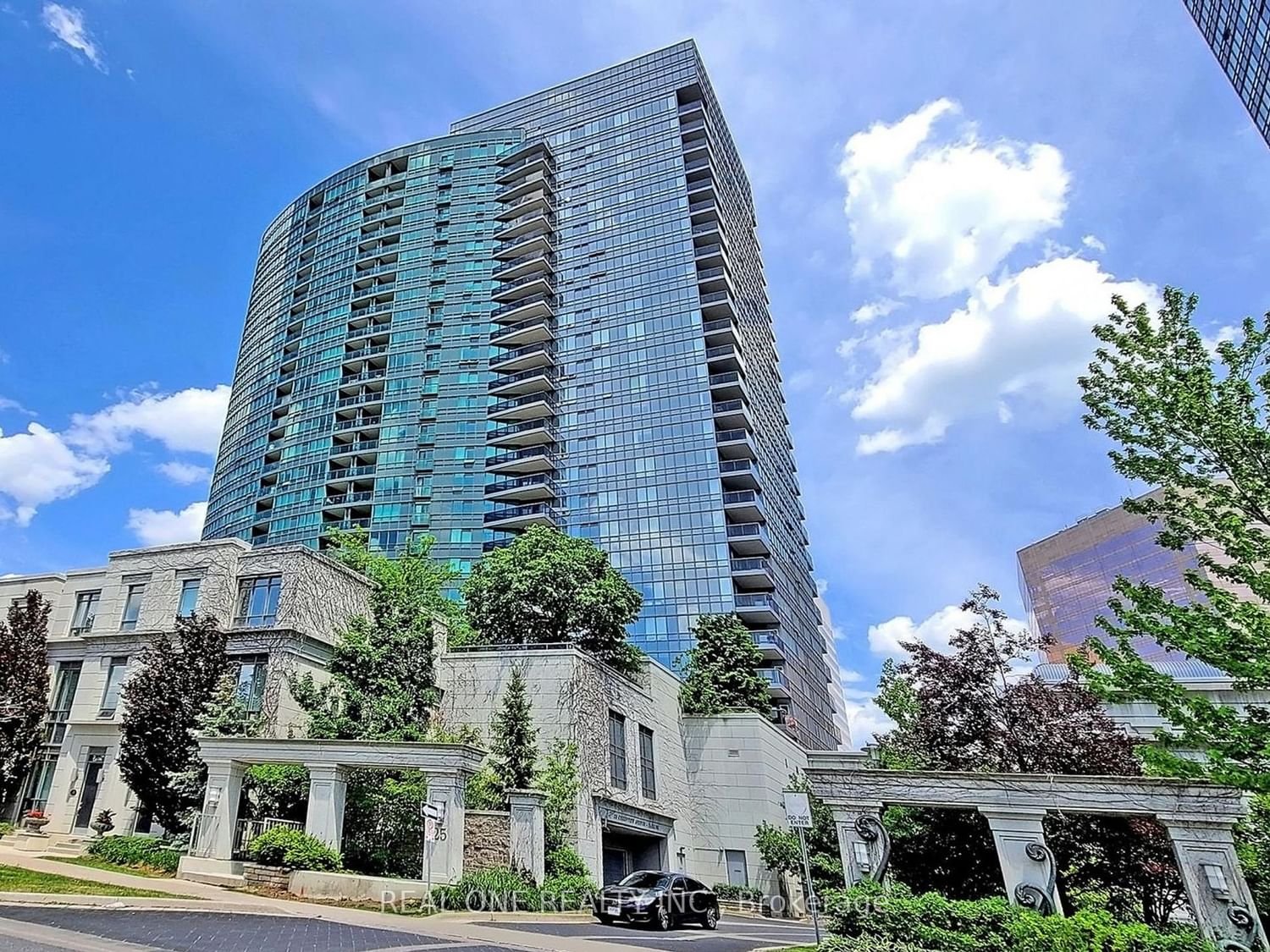 25 Greenview Ave, unit 528 for sale - image #1