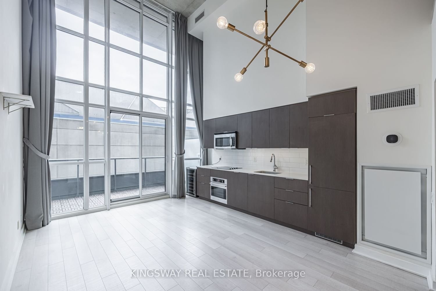 5 Hanna Ave, unit 332 for rent - image #3