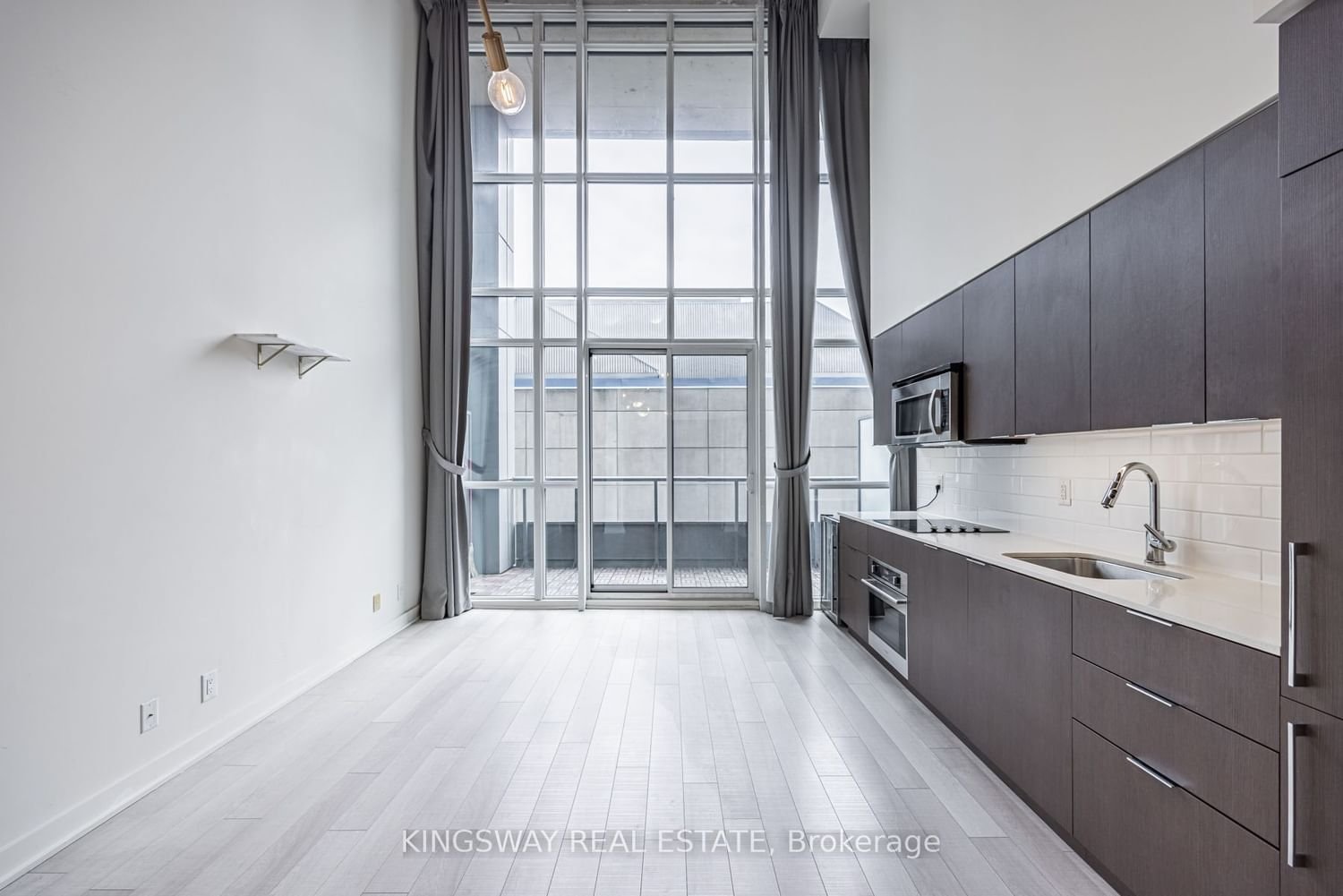 5 Hanna Ave, unit 332 for rent - image #4