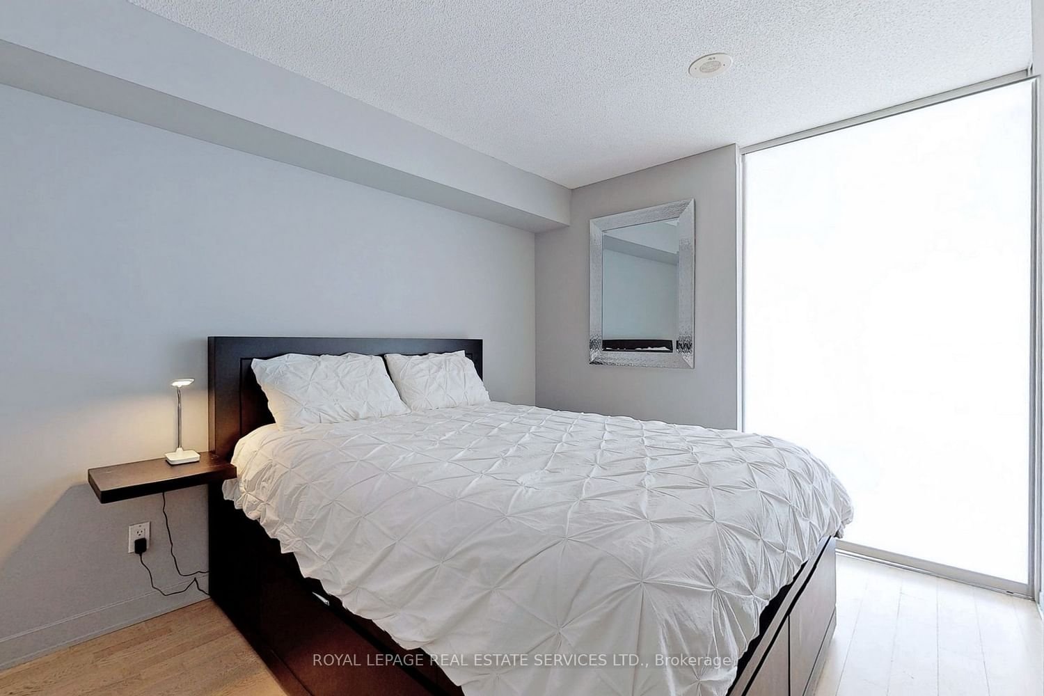 126 Simcoe St, unit 612 for rent - image #10