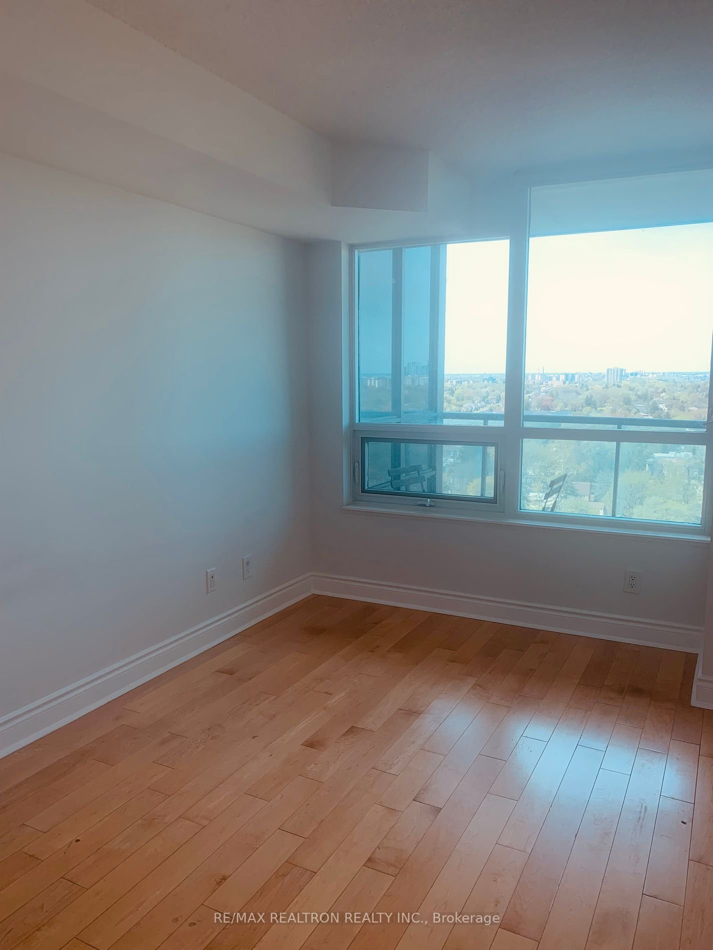25 Greenview Ave, unit 1517 for rent - image #10