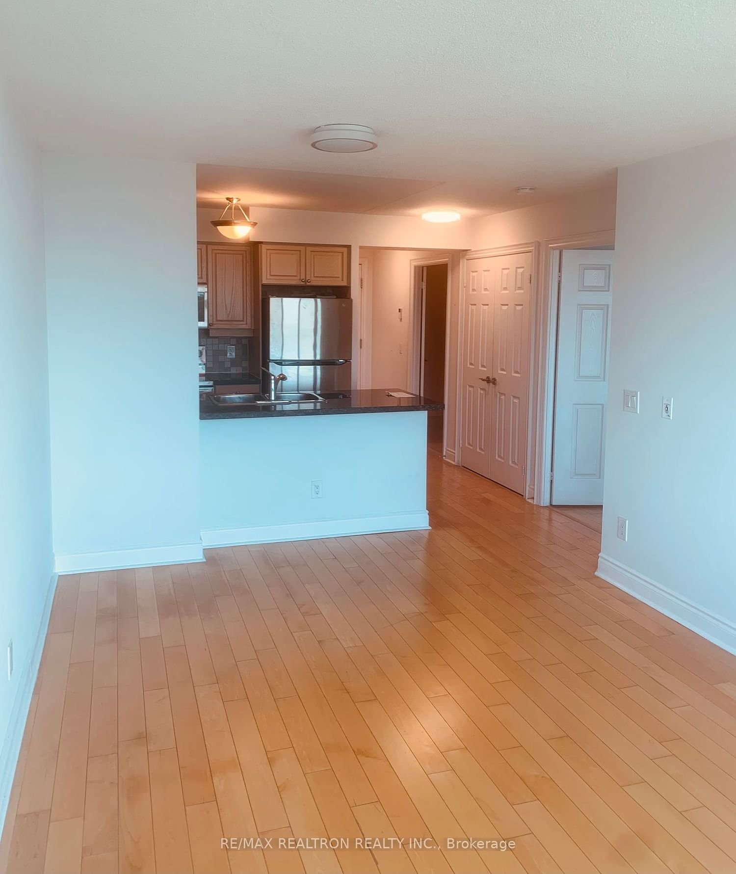 25 Greenview Ave, unit 1517 for rent - image #2