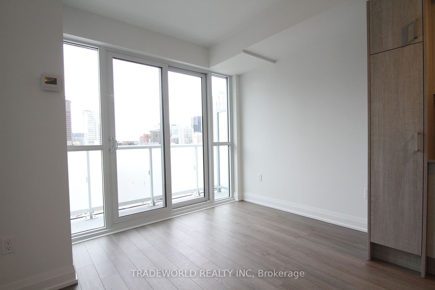 77 Mutual St, unit 2006 for rent - image #3