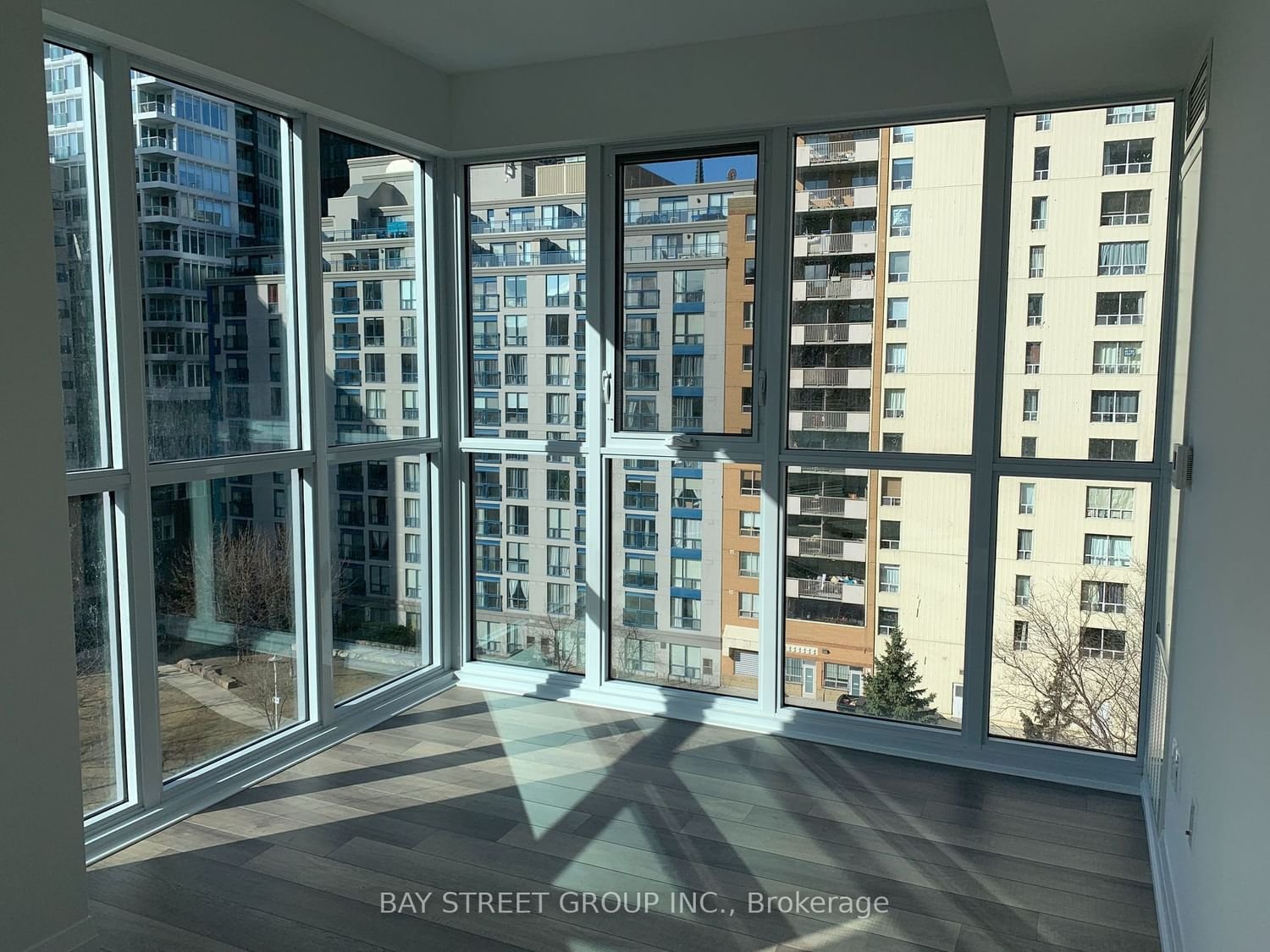 77 Mutual St, unit 604 for rent - image #3