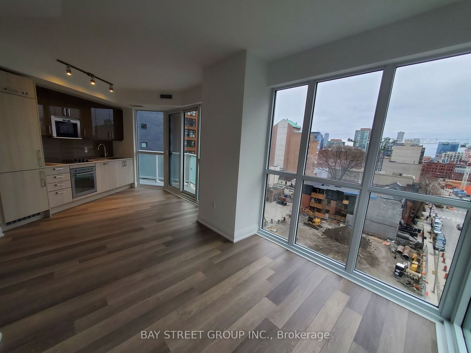 77 Mutual St, unit 604 for rent - image #6