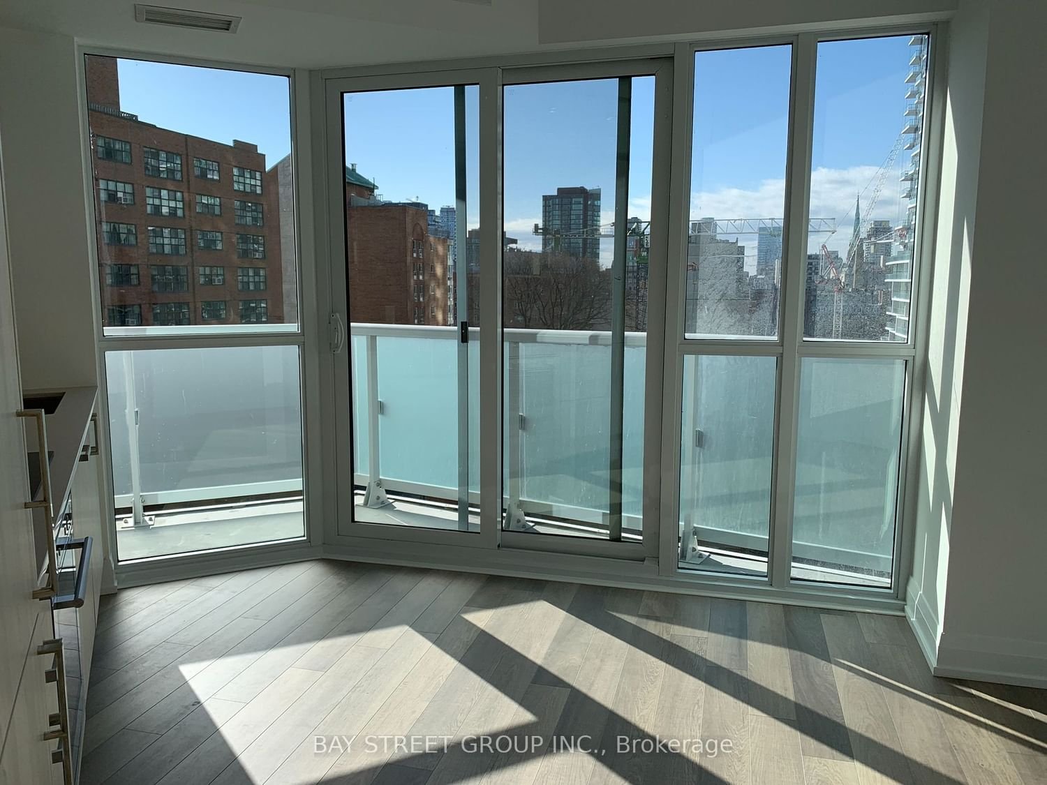 77 Mutual St, unit 604 for rent - image #7