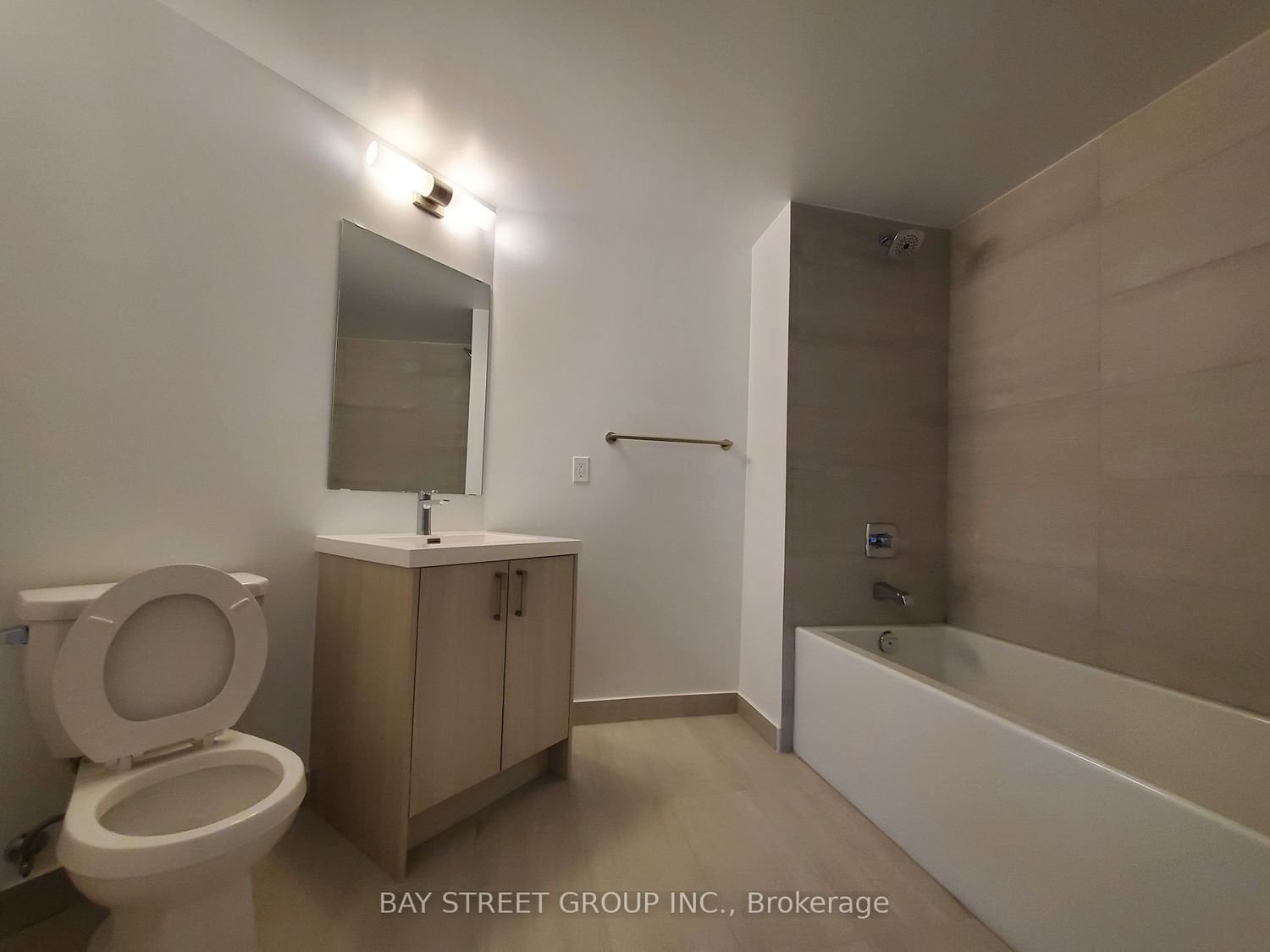 77 Mutual St, unit 604 for rent - image #8