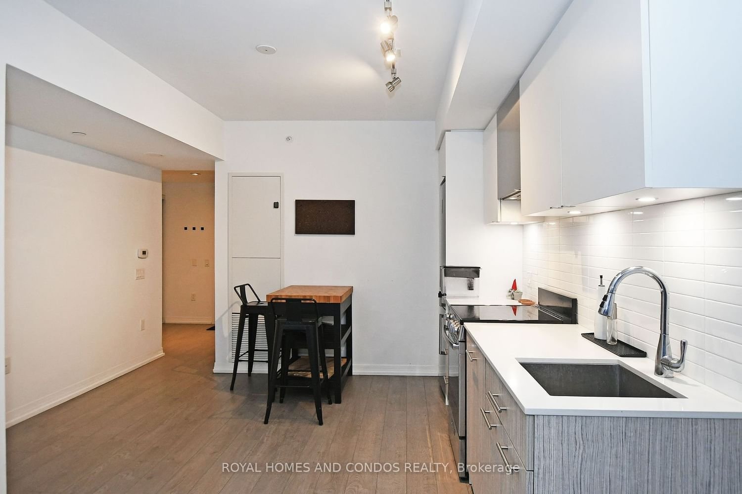 251 Jarvis St, unit 506 for rent - image #11
