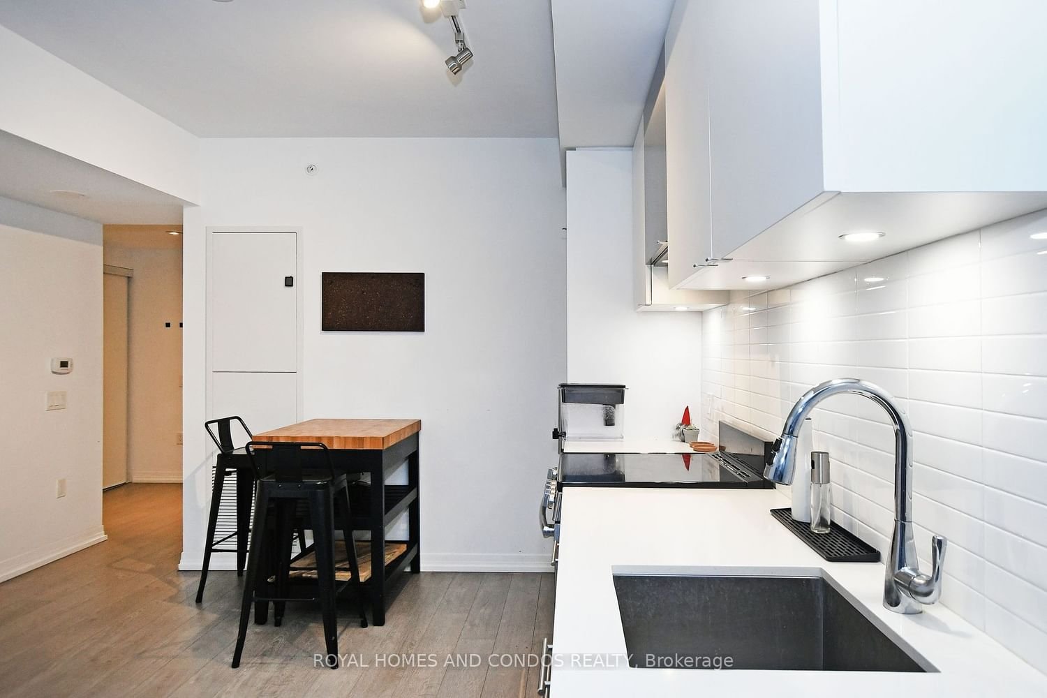 251 Jarvis St, unit 506 for rent - image #12