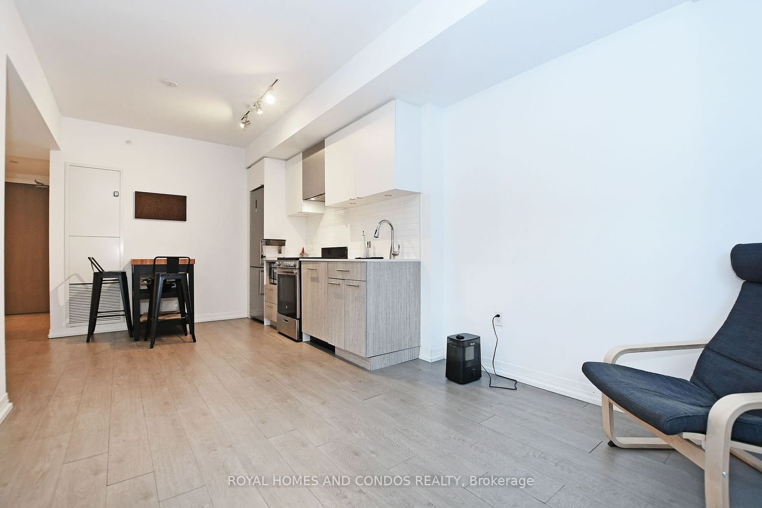 251 Jarvis St, unit 506 for rent - image #8