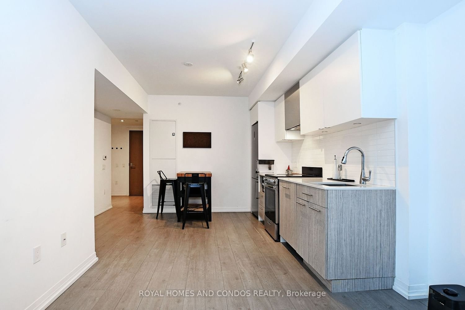 251 Jarvis St, unit 506 for rent - image #9
