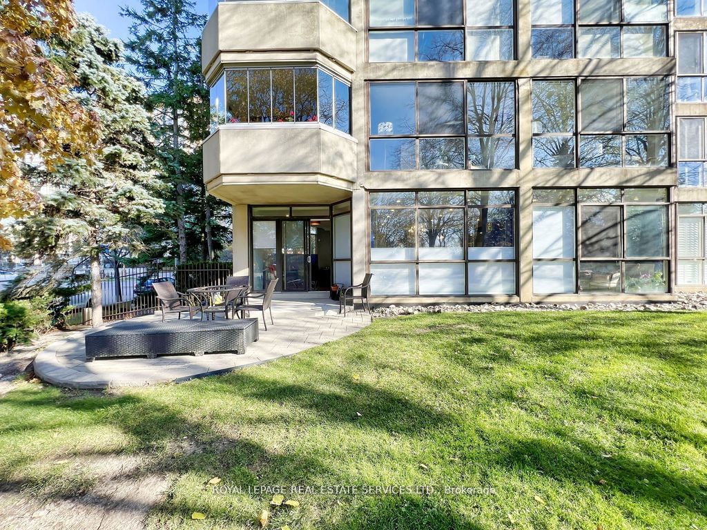 5444 Yonge St, unit 108 for sale