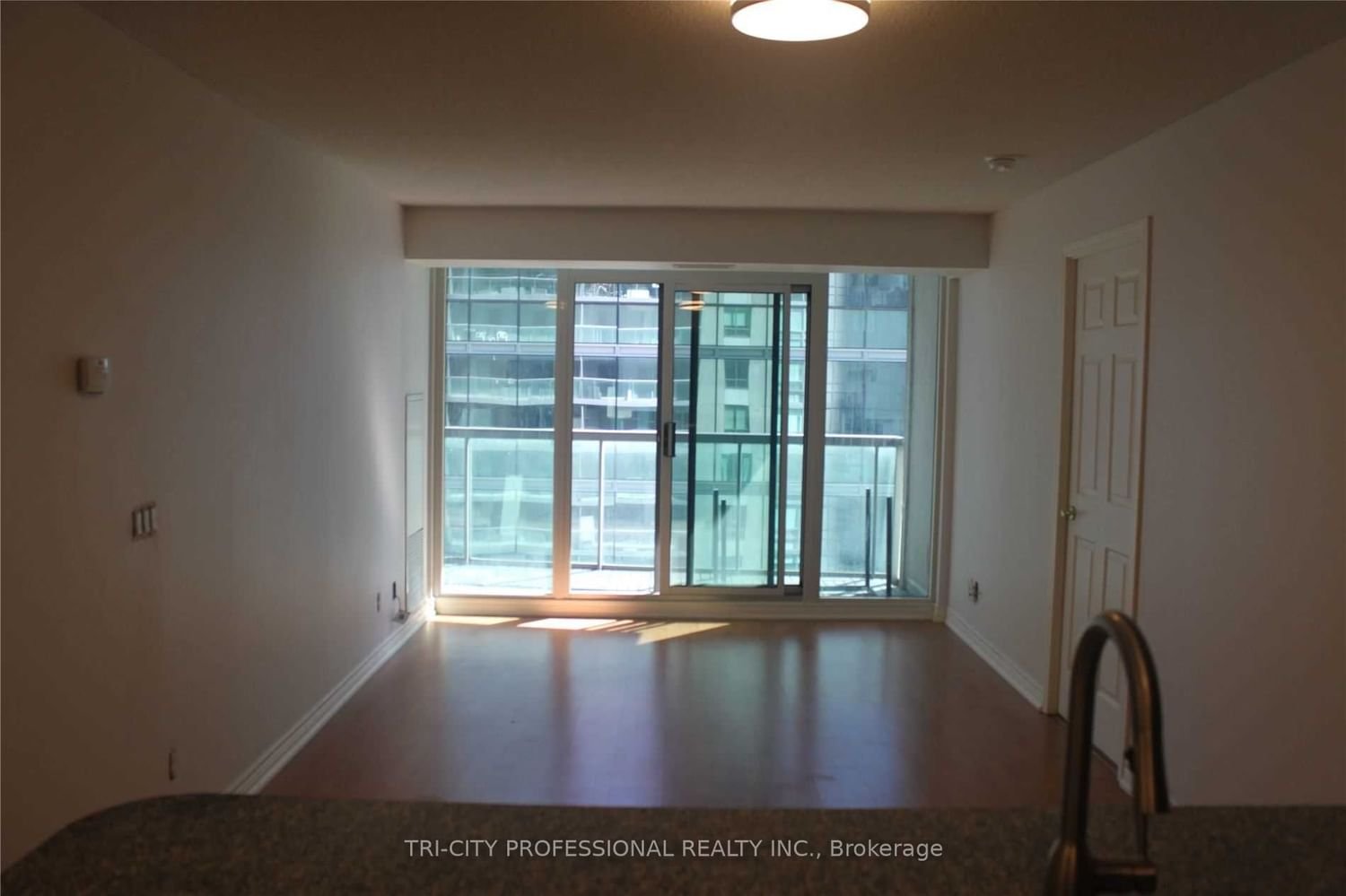 30 Grand Trunk Cres, unit 3509 for rent - image #9
