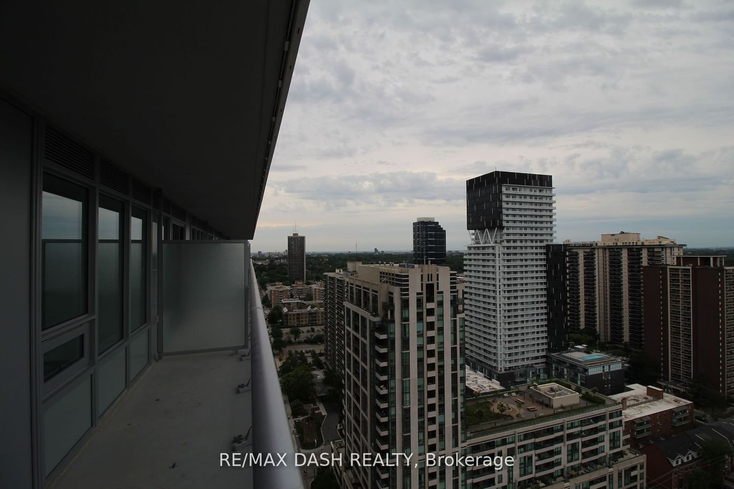 99 Broadway Ave, unit 2502 for rent - image #11