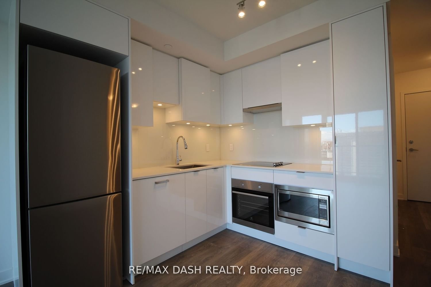 99 Broadway Ave, unit 2502 for rent - image #2