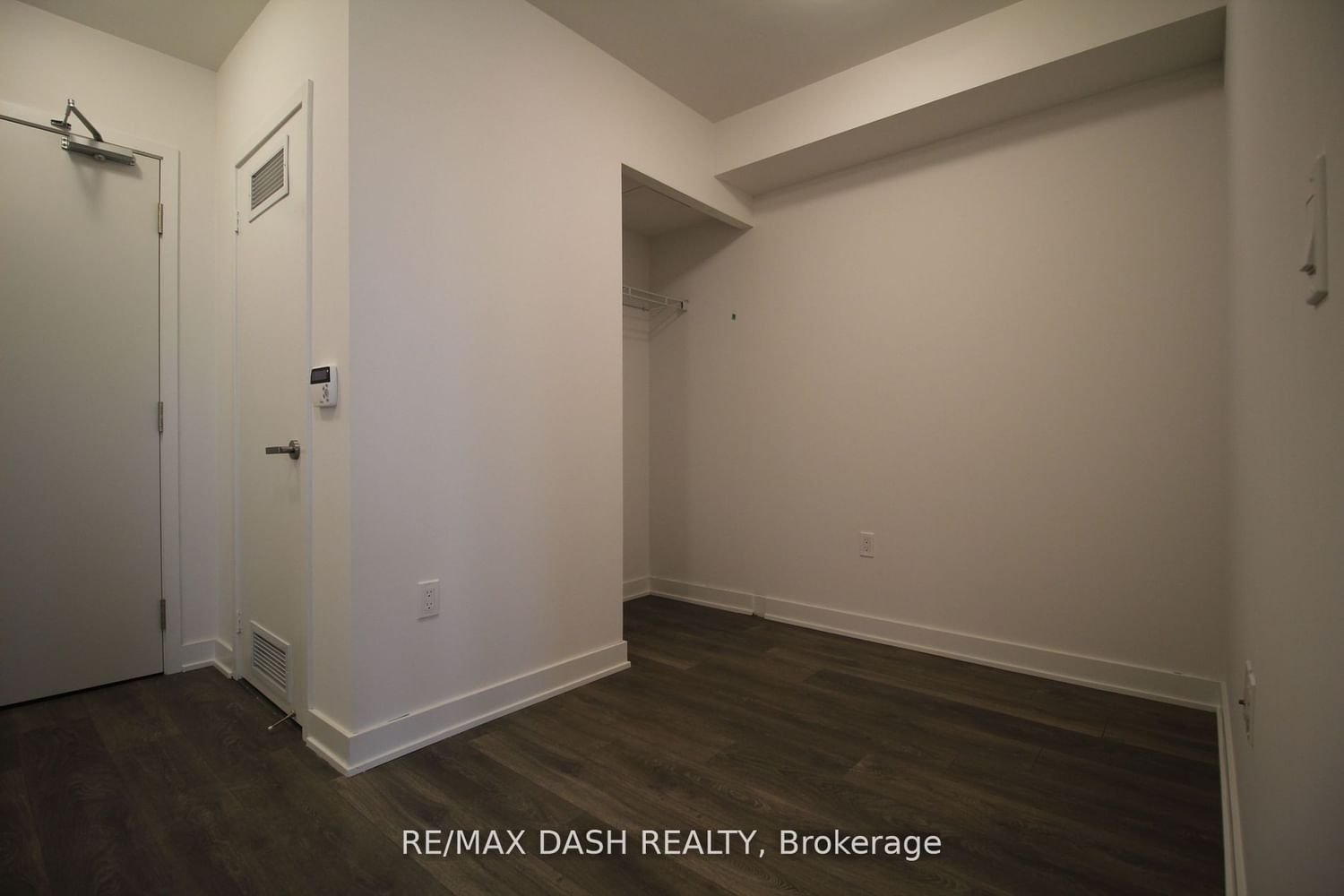 99 Broadway Ave, unit 2502 for rent - image #4