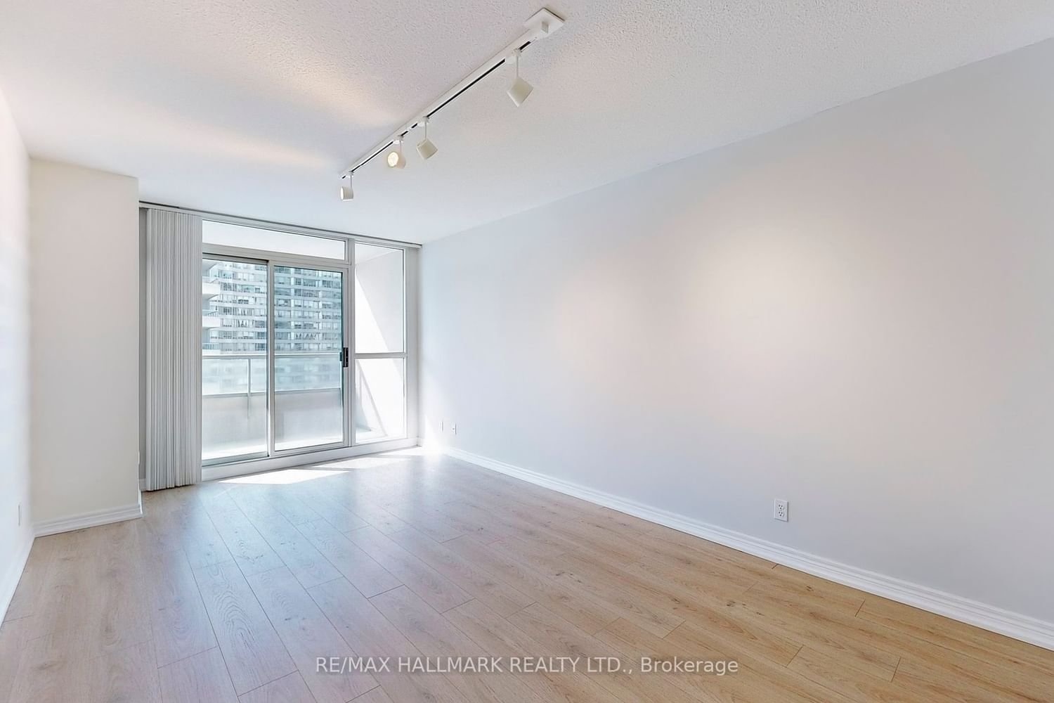 23 Hollywood Ave, unit 1809 for rent - image #12
