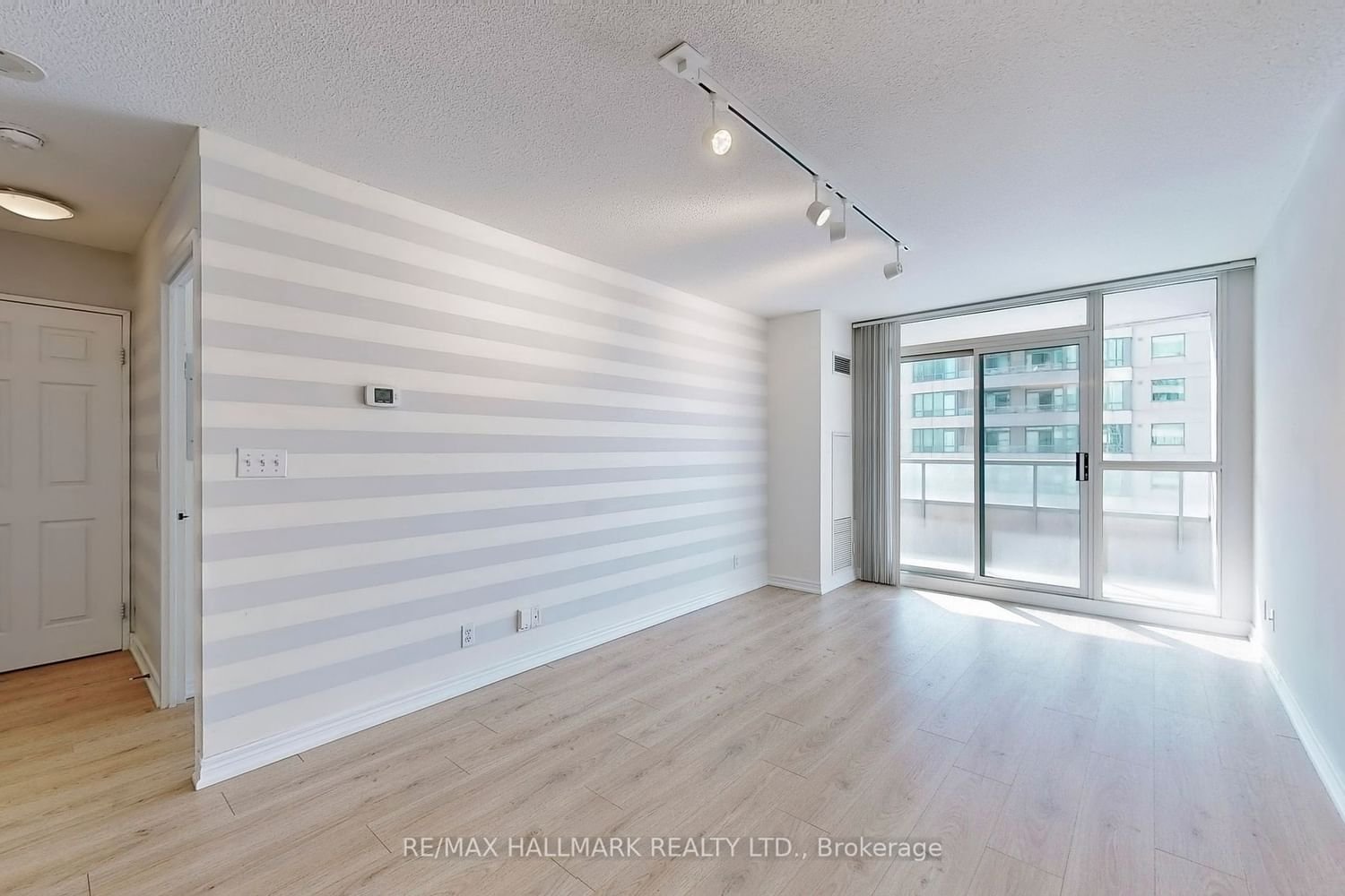 23 Hollywood Ave, unit 1809 for rent - image #14