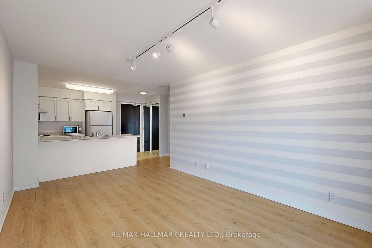 23 Hollywood Ave, unit 1809 for rent - image #17