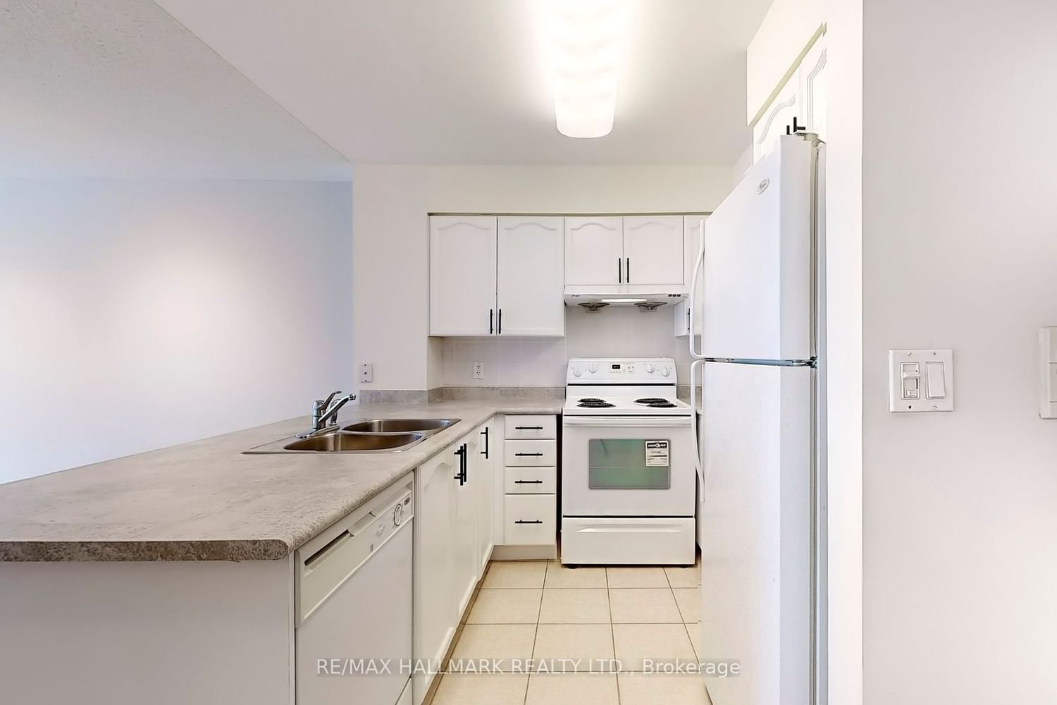 23 Hollywood Ave, unit 1809 for rent - image #18