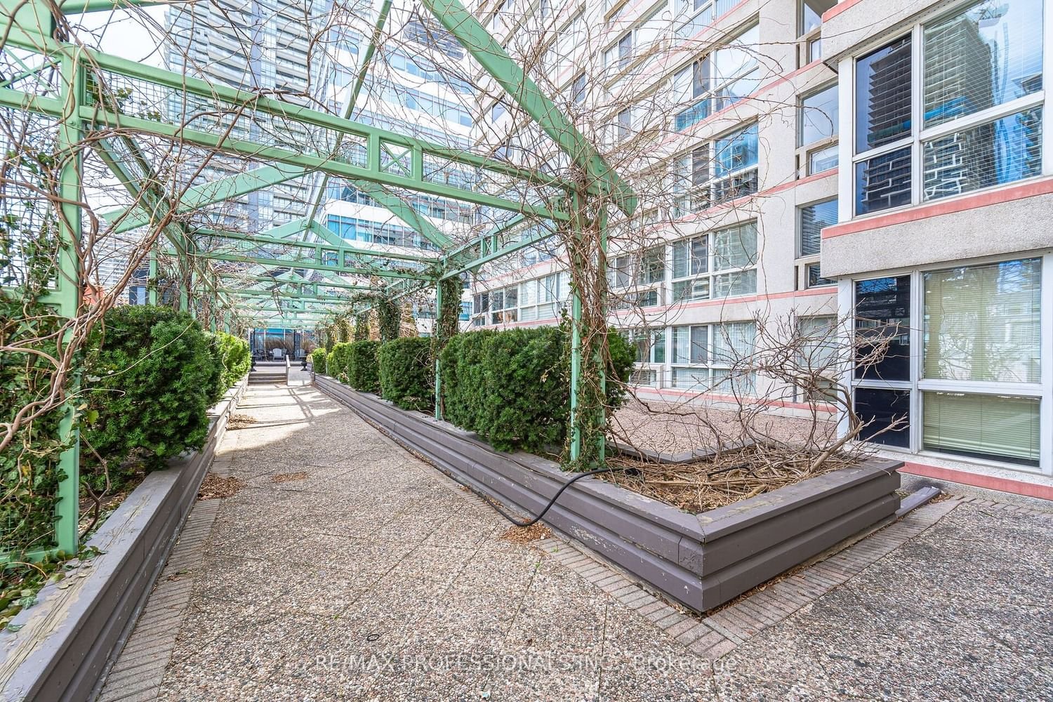 7 Broadway Ave, unit 301 for sale - image #39