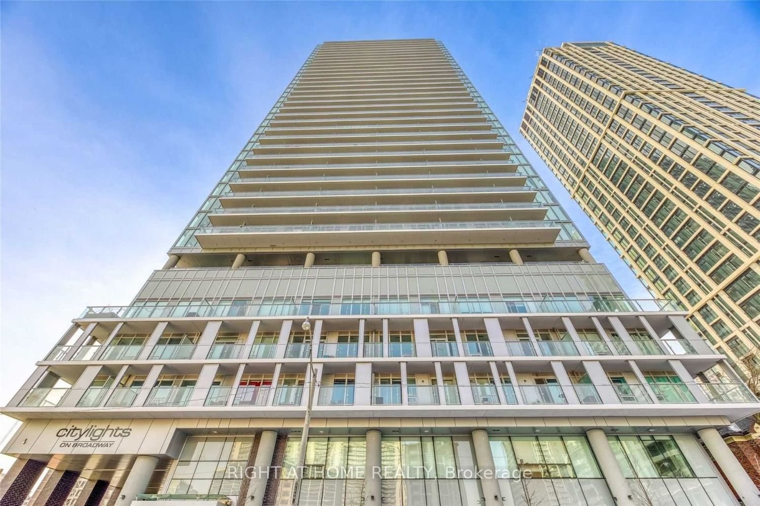 99 Broadway Ave, unit 701 for rent - image #1