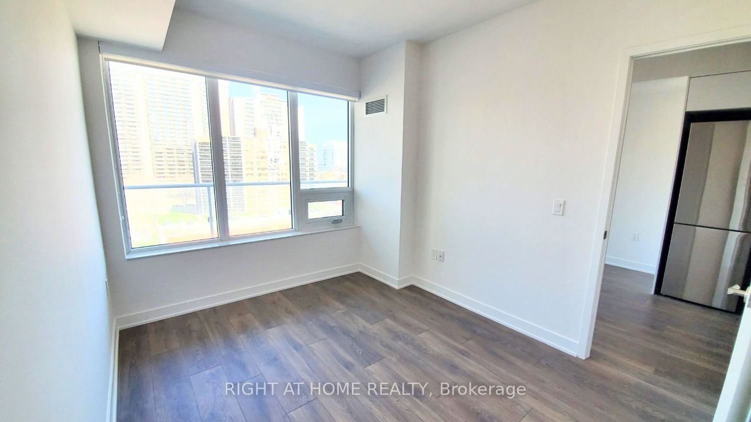 99 Broadway Ave, unit 701 for rent - image #5